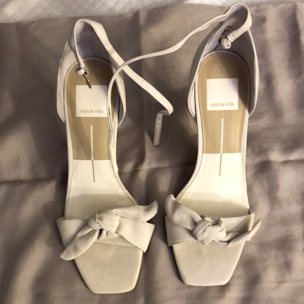 Leather ankle strap sandals with knot at toes